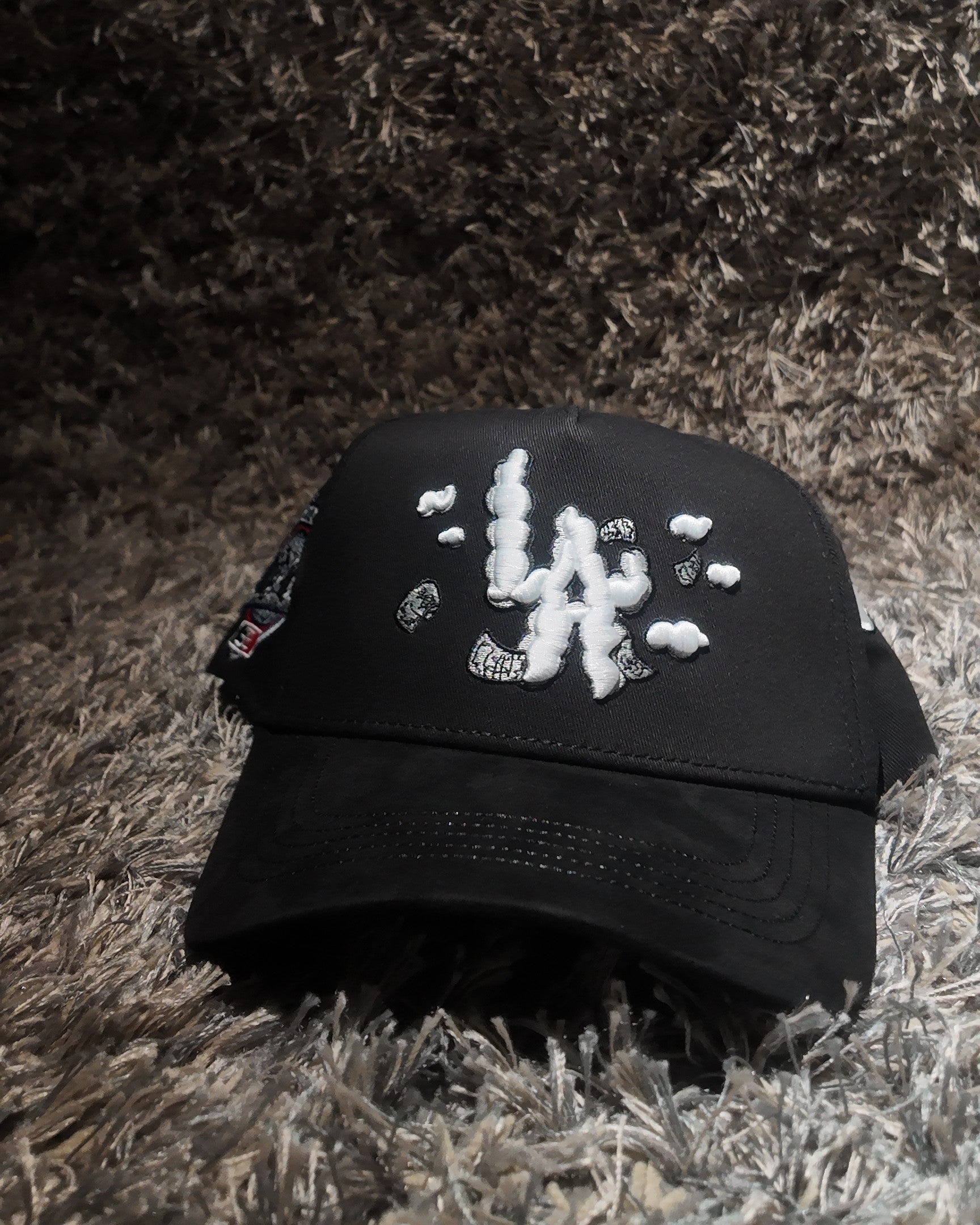 31 HATS LA MONEY CLOUDS BLACK VERSION